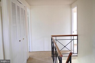 Building Photo - 42 Northgate Ln