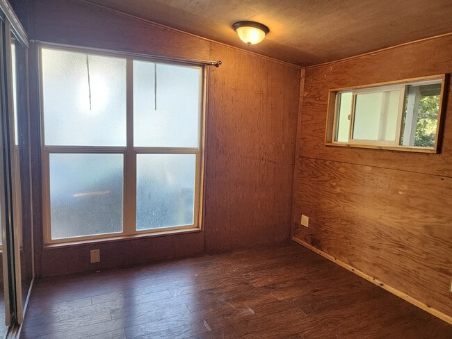 Building Photo - 130 Indian Hollow Rd