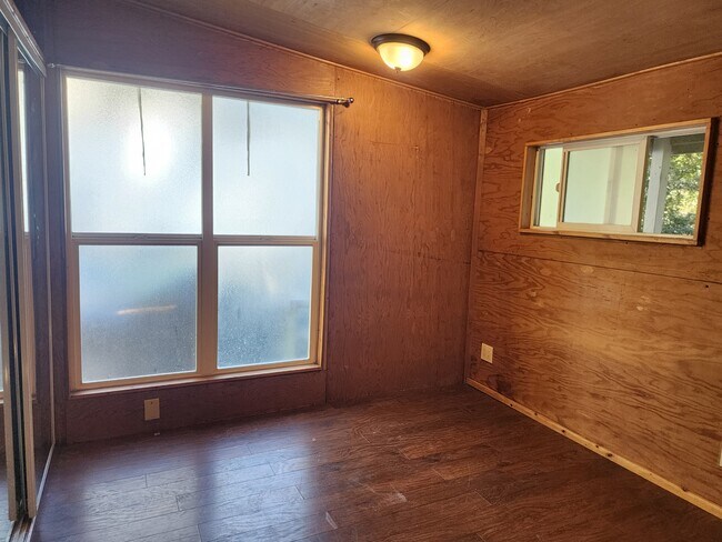 Foto del edificio - 130 Indian Hollow Rd