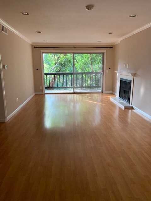 Living room - 8108 Raintree Cir