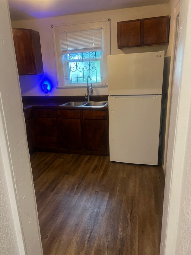 Foto principal - 1536 W 5th St