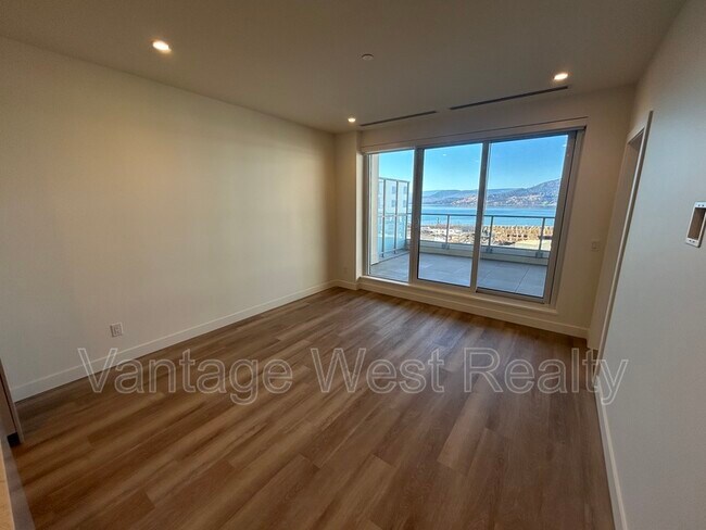Photo du bâtiment - 3340-3340 Lakeshore Rd