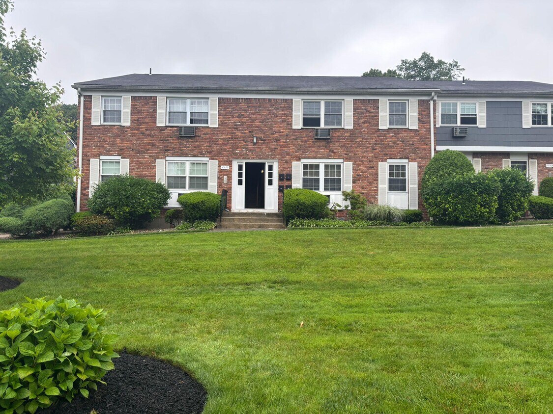 Foto principal - 51 Doxbury Ln