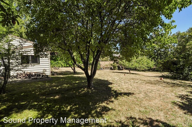 Foto del edificio - 3 br, 1 bath House - 2536 30th Ave west