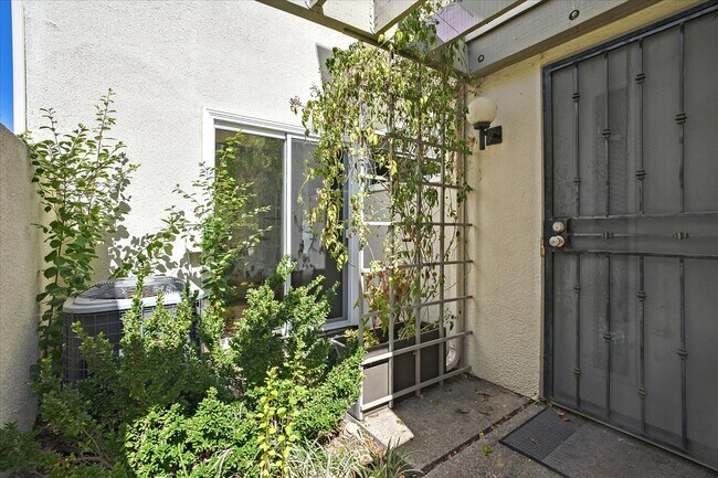 Building Photo - 1787 Deer Creek Ct