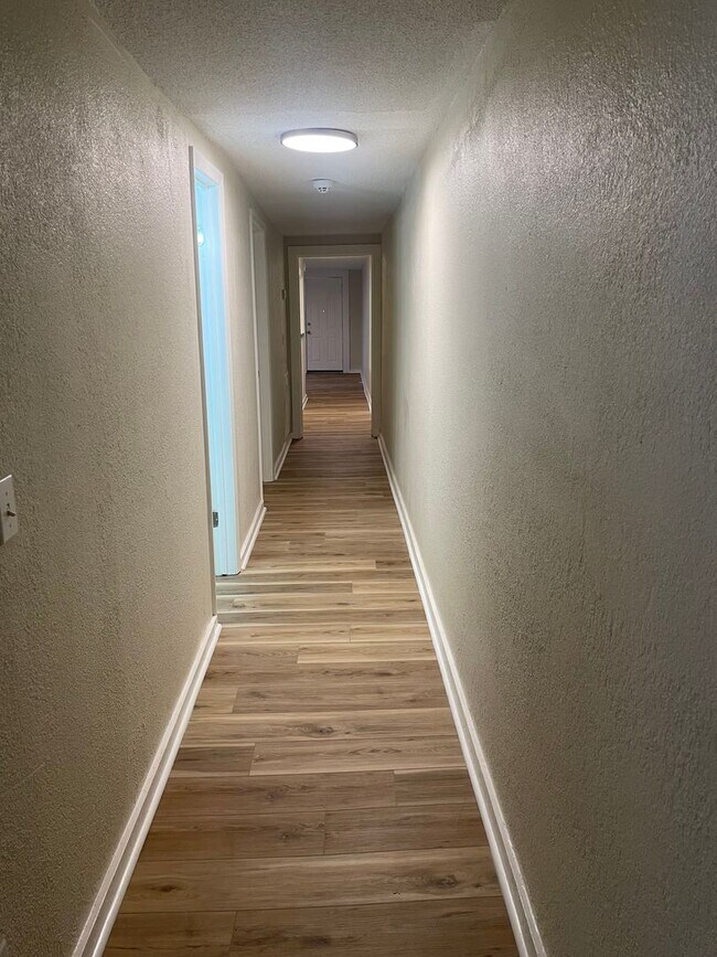 Building Photo - 10th Ave NW Duplex