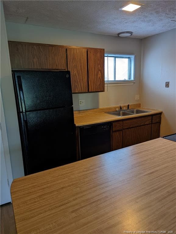 Building Photo - 823 Applewood Ln