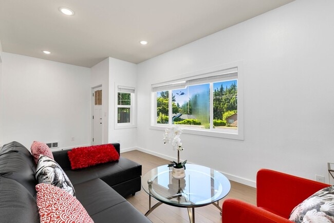 Foto del edificio - Remodeled, move in condition!