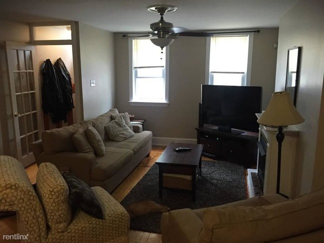 Building Photo - 2 br, 1.5 bath Apartment - 2214 Montrose St