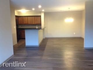 Building Photo - 1317 Esic Dr