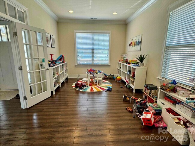 Foto del edificio - 1109 Gray Oak Ln