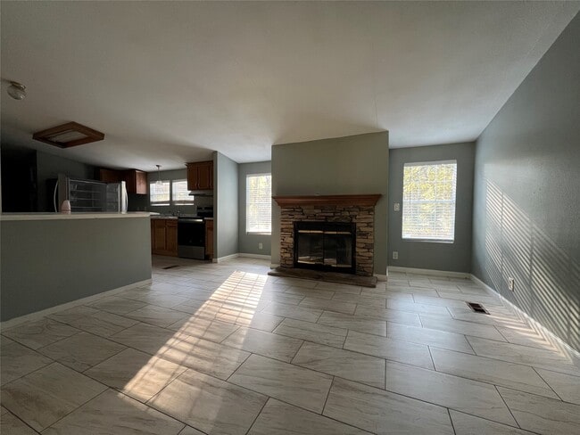 Foto del edificio - 66 McFaddin Rd