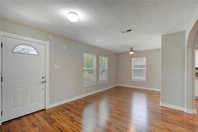 Building Photo - 503 W Grady Dr
