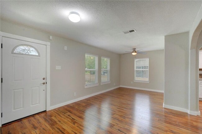 Foto del edificio - 503 W Grady Dr