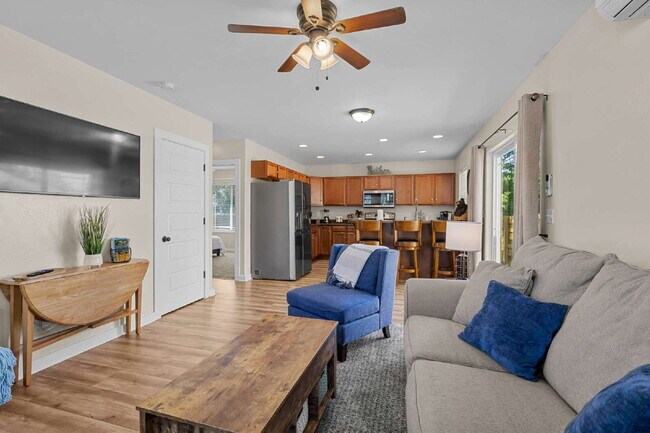 Foto del edificio - Charming & centrally located- Avail October 1st thru May 31st.
