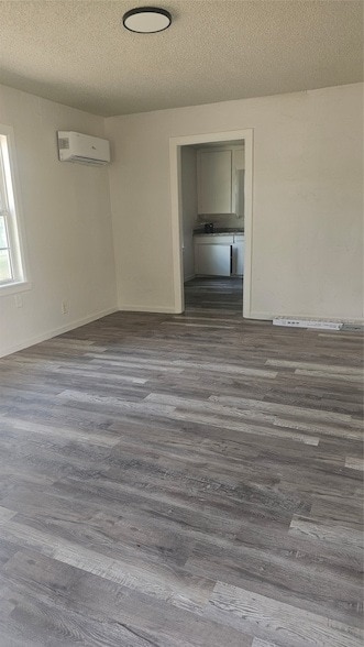 Foto del edificio - 7956 Hull Ave