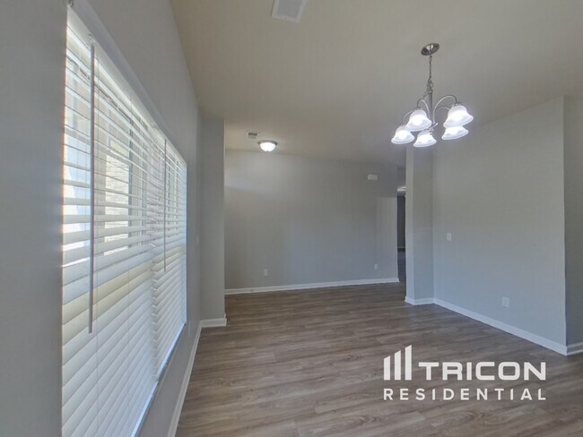 Building Photo - 2101 Pomerol Dr