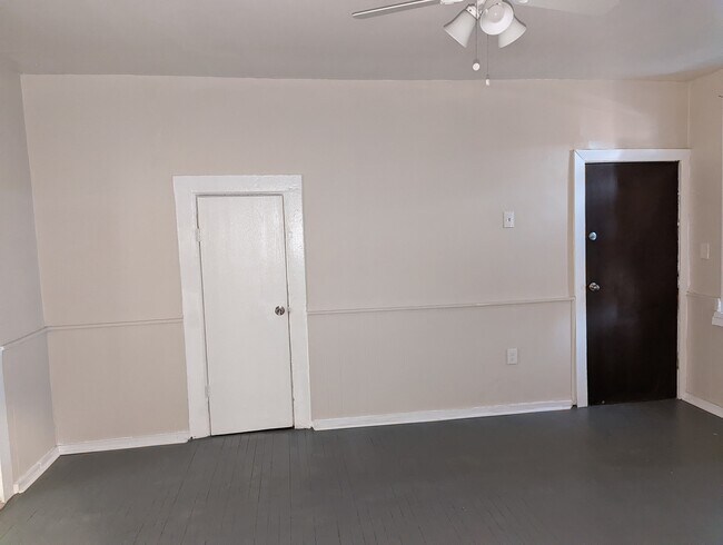 Foto del edificio - 4445 W Carroll Ave