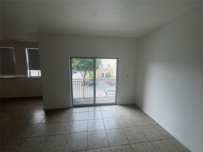 Building Photo - 8999 NW 107 Ct