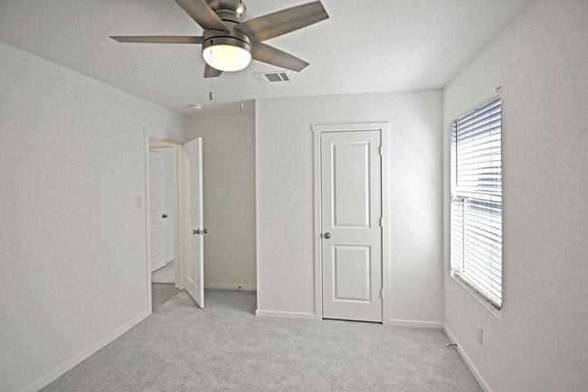 Foto del edificio - 2429 Legends Crk