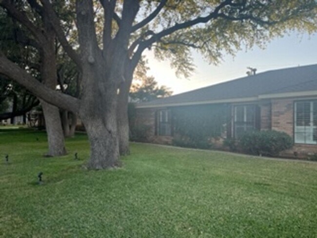 Foto del edificio - For Lease - 20 Knoll Circle - Odessa, TX
