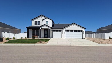 Building Photo - 1127 4240 N