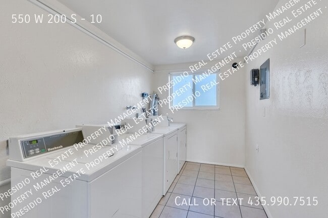 Building Photo - Cute, clean 2 BR/1 BA apartment