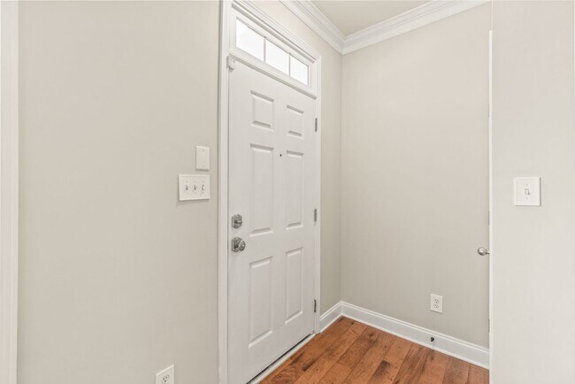 Foto del edificio - (Coming Soon) Newly Renovated Townhome Oas...
