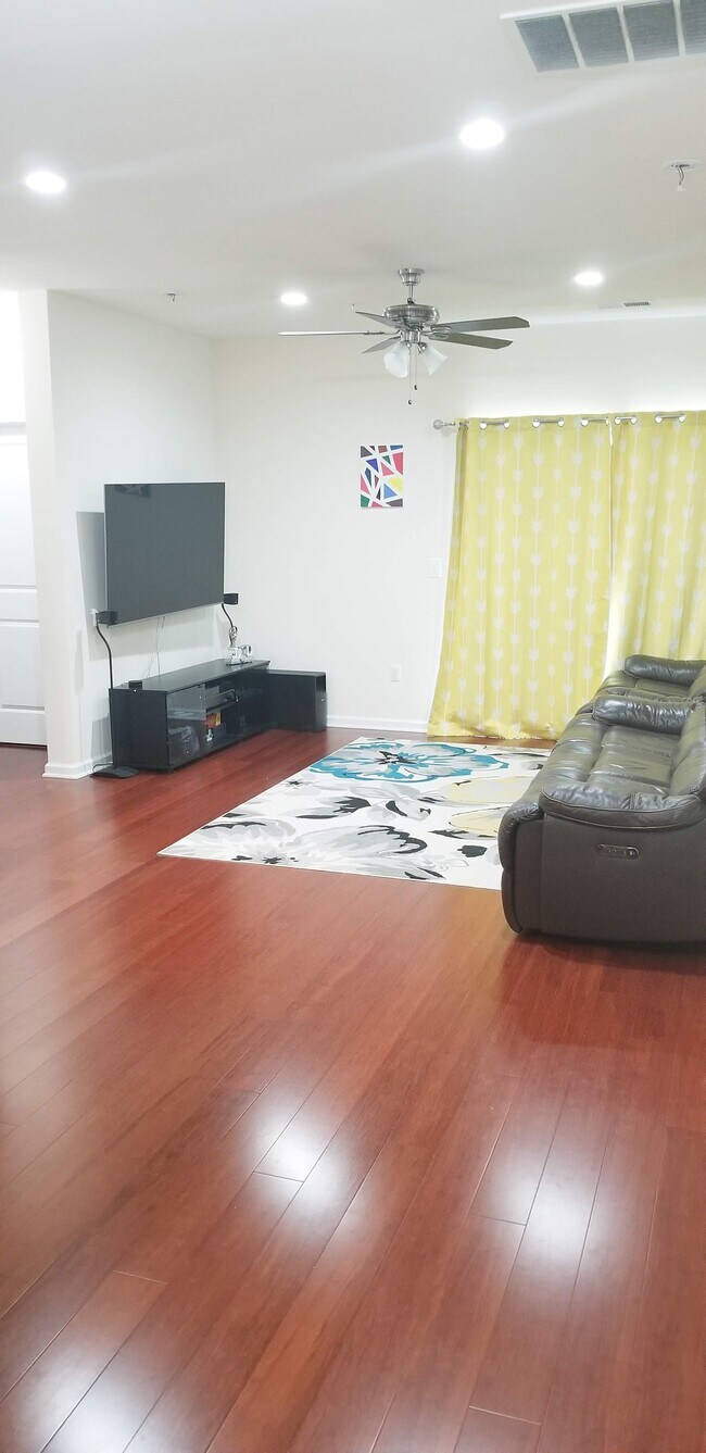 Foto del edificio - 624 Strassle Way