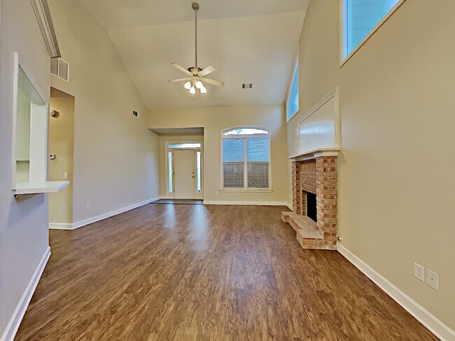 Building Photo - 209 Arcado Road SW