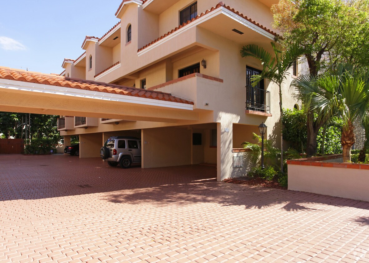 Primary Photo - Villas de Majorca