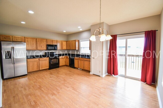 Foto del edificio - 3 Bedroom 2 Bath Townhome end unit in Glenn Village!!!