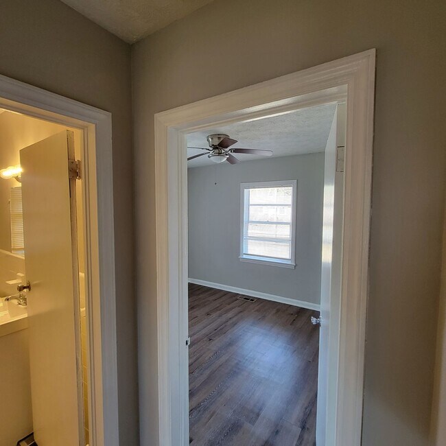 Foto del edificio - Roomy Cute Brick Ranch