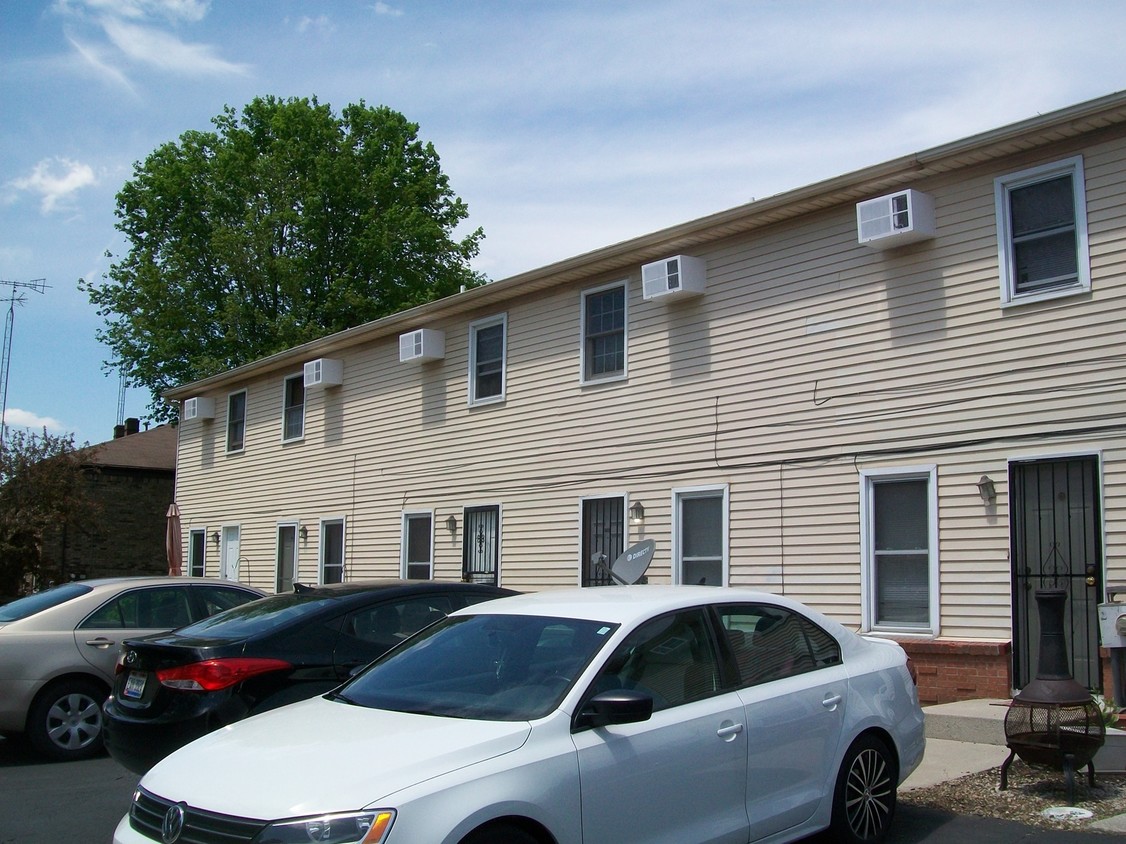 Foto del edificio - 5369-5379 Cresthaven Ln