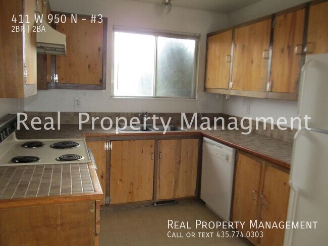 Building Photo - Pet friendly 2 br 1.5 bath townhome Availa...