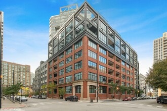 Building Photo - 668 N Kingsbury St