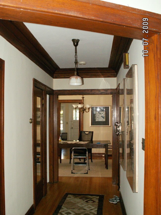Building Photo - 332 S Ridgeland Ave