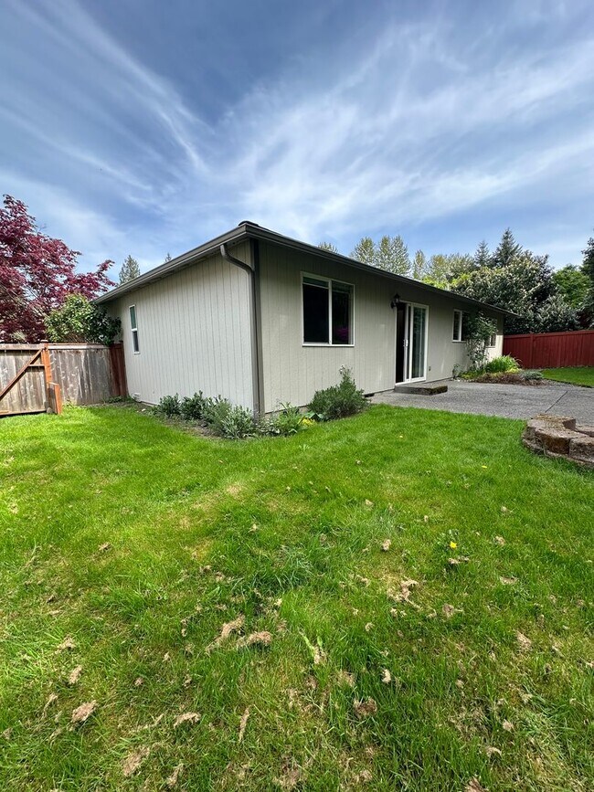Building Photo - Granite Falls Rambler