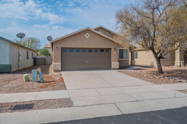 Spacious 3-Bed Tucson Rental with Garage &... - Spacious 3-Bed Tucson Rental with Garage &... House