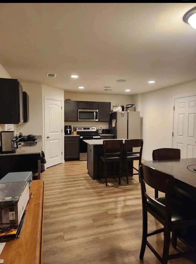 Building Photo - 422 Seaborn Cir