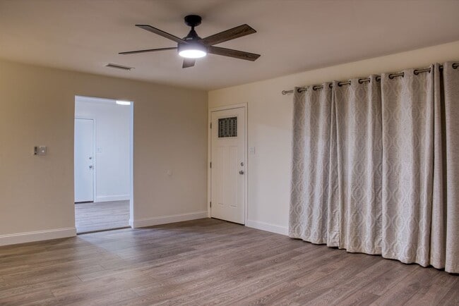 Foto del edificio - 1009 E Alexander Ave