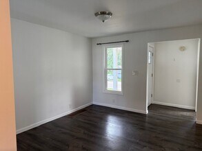 Building Photo - 123 Sterling St