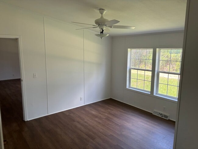 Building Photo - Doublewide mobile home on 3 acres