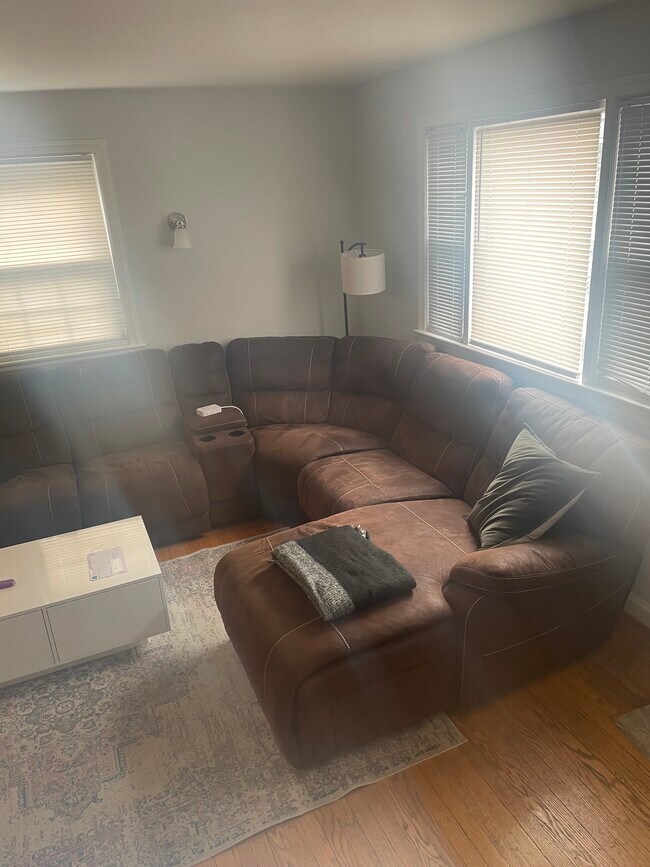 Foto del edificio - 633 N Nelson St