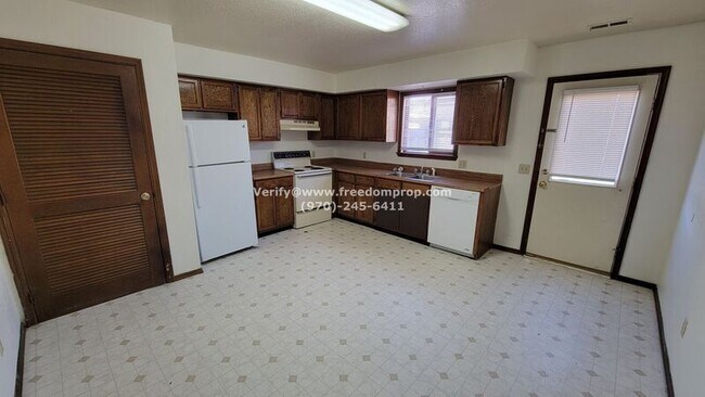 Building Photo - 493-432 32 Rd