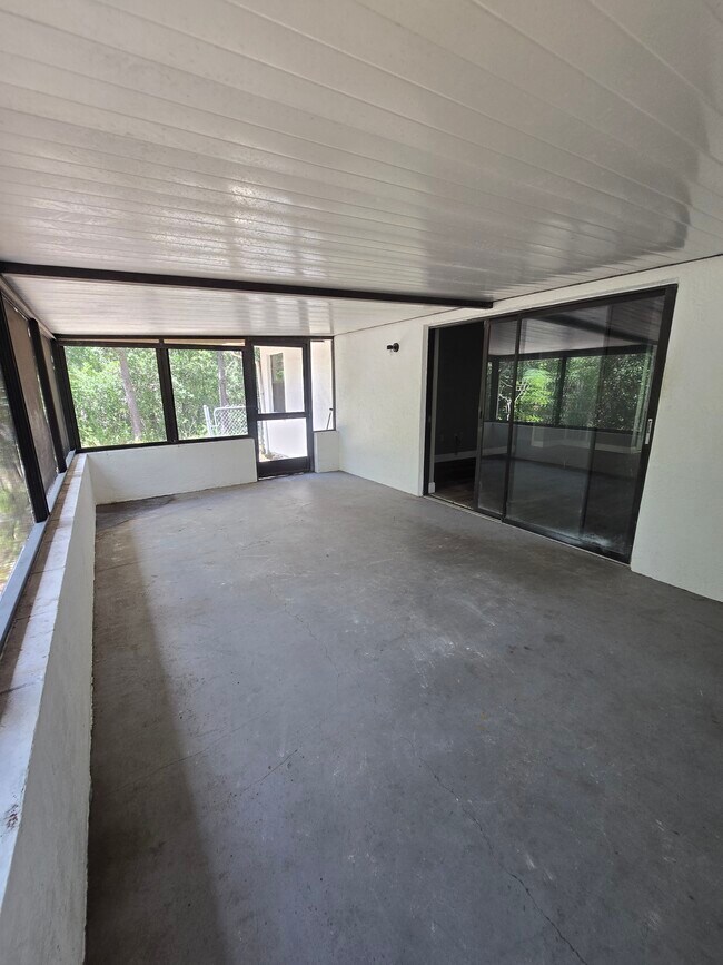 Building Photo - 11101 Lindsay Rd