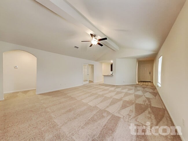 Foto del edificio - 23048 Shakespeare Dr