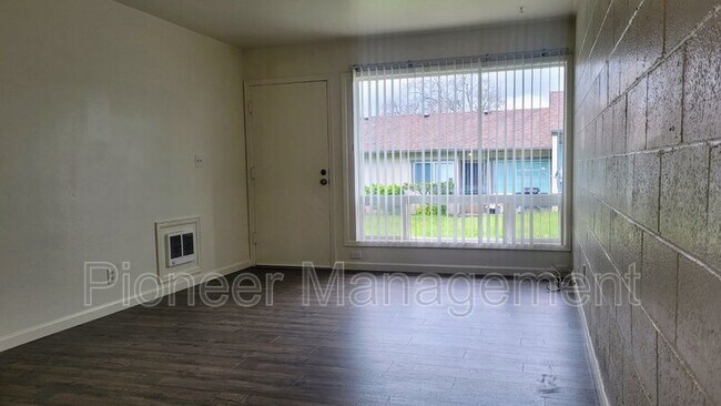 Foto del edificio - 783 NE Alameda Ave