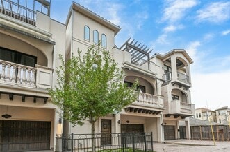 Building Photo - 307 Snover St