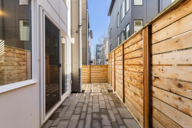 Foto del edificio - 1517 NW 64th St